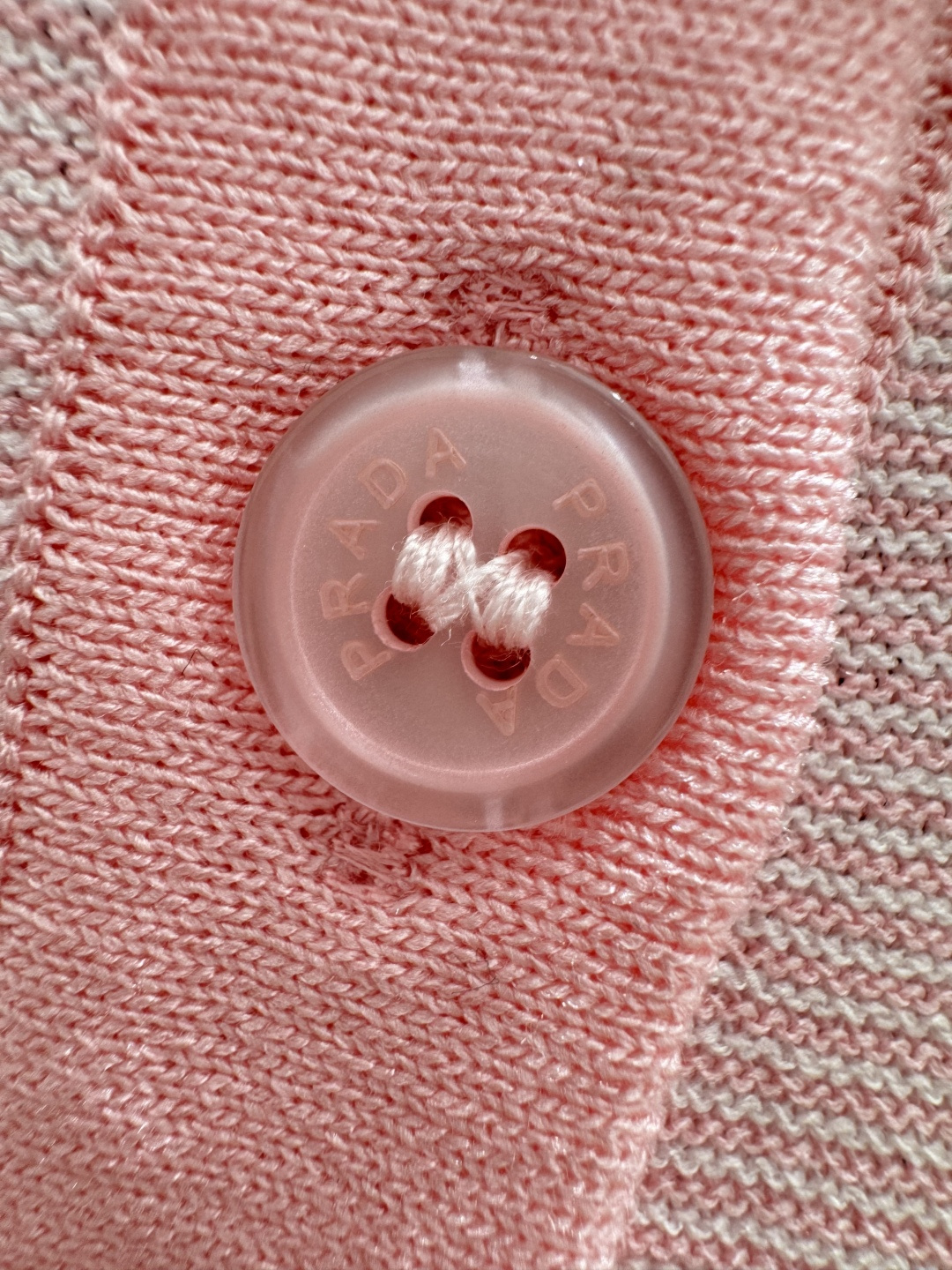 🆕P家🆕 春夏新款 撞色条纹翻领针织短袖颜色：粉色 黑色尺码：36.38.40