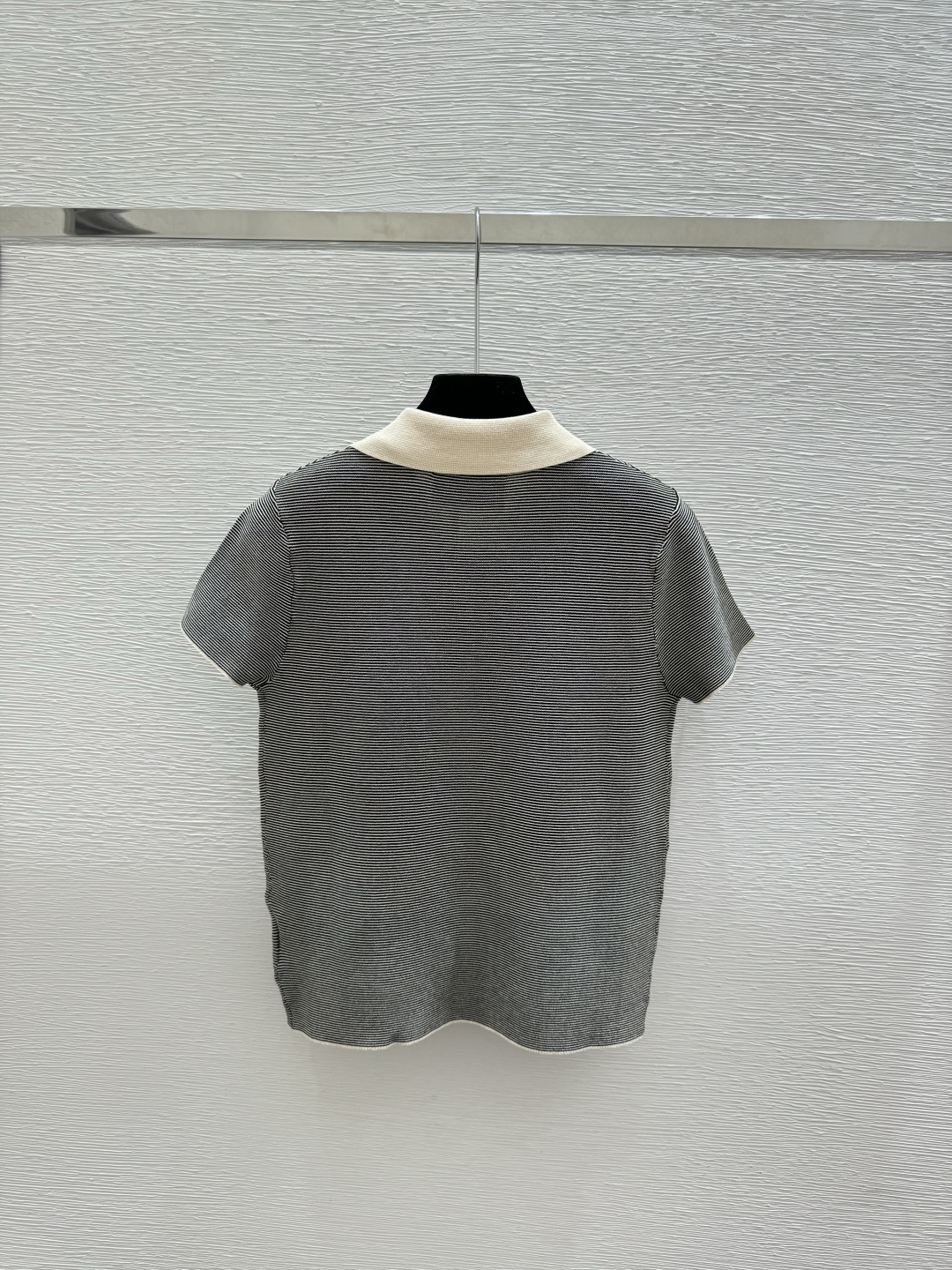 🆕P家🆕 春夏新款 撞色条纹翻领针织短袖颜色：粉色 黑色尺码：36.38.40