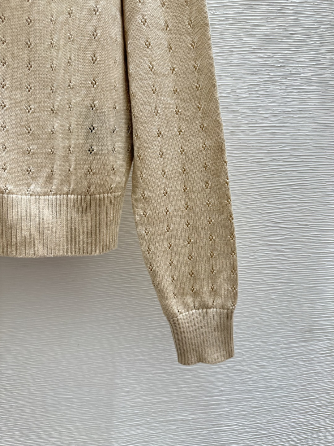 🆕M家🆕 春夏新款 撞色翻领镂空针织长袖开衫颜色：卡其尺码：36.38.40