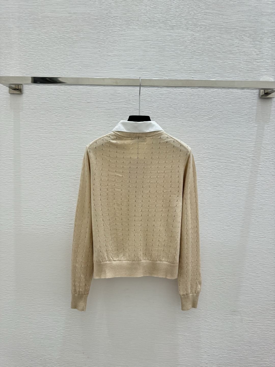 🆕M家🆕 春夏新款 撞色翻领镂空针织长袖开衫颜色：卡其尺码：36.38.40