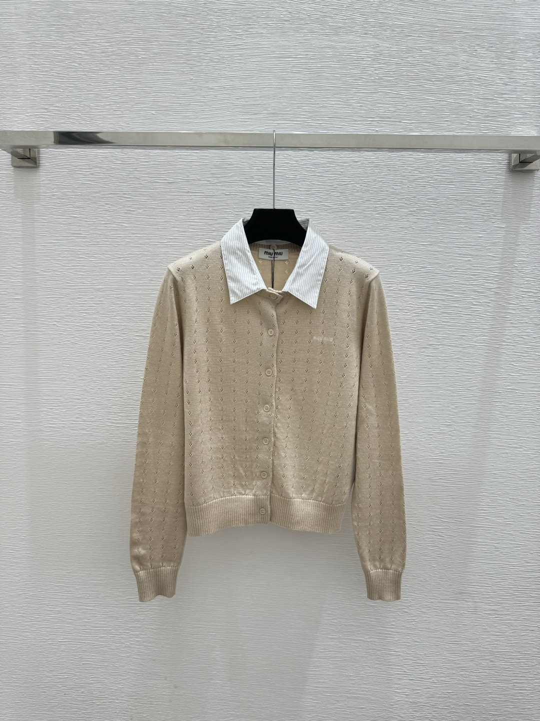 🆕M家🆕 春夏新款 撞色翻领镂空针织长袖开衫颜色：卡其尺码：36.38.40