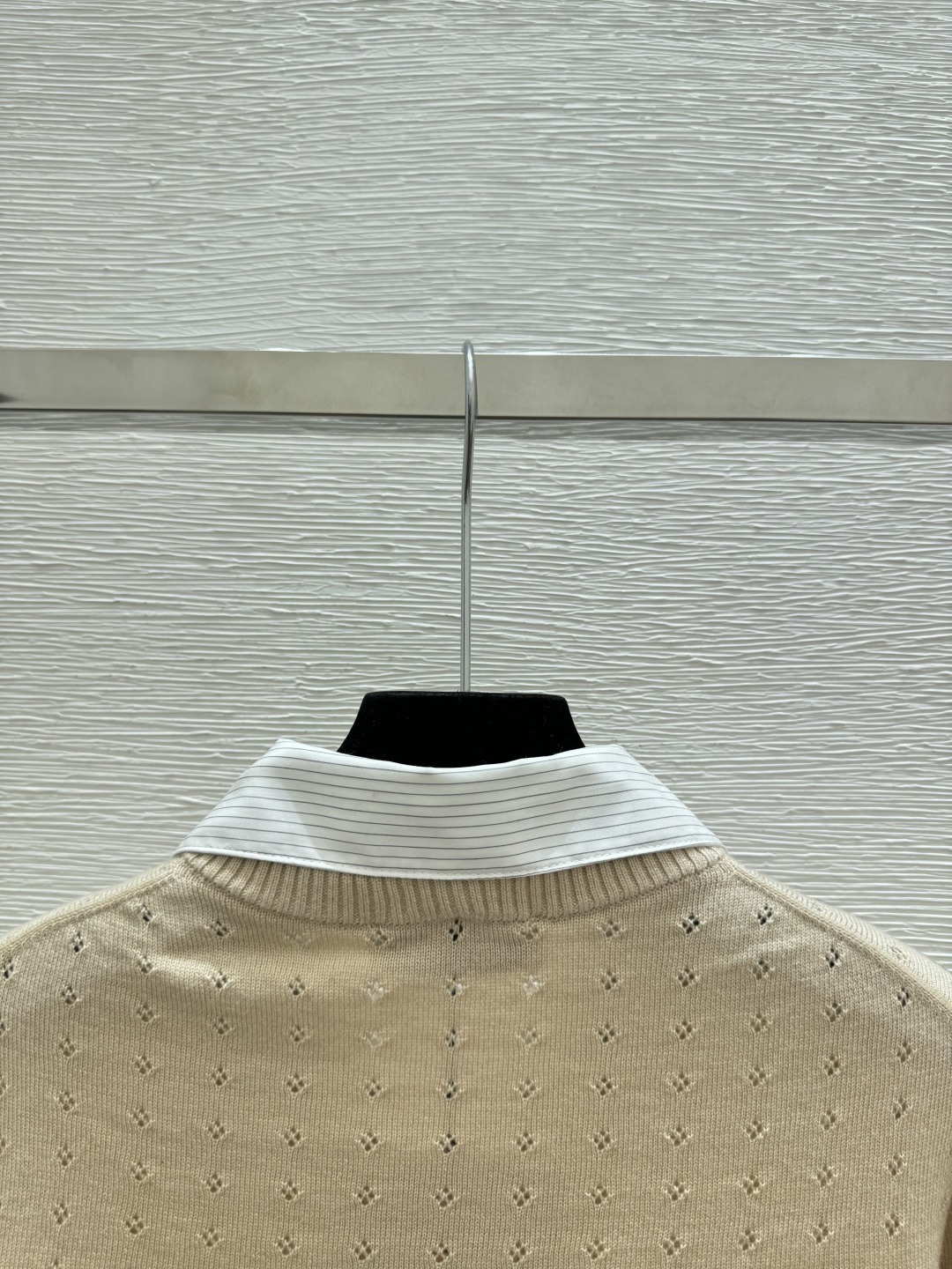 🆕M家🆕 春夏新款 撞色翻领镂空针织长袖开衫颜色：卡其尺码：36.38.40