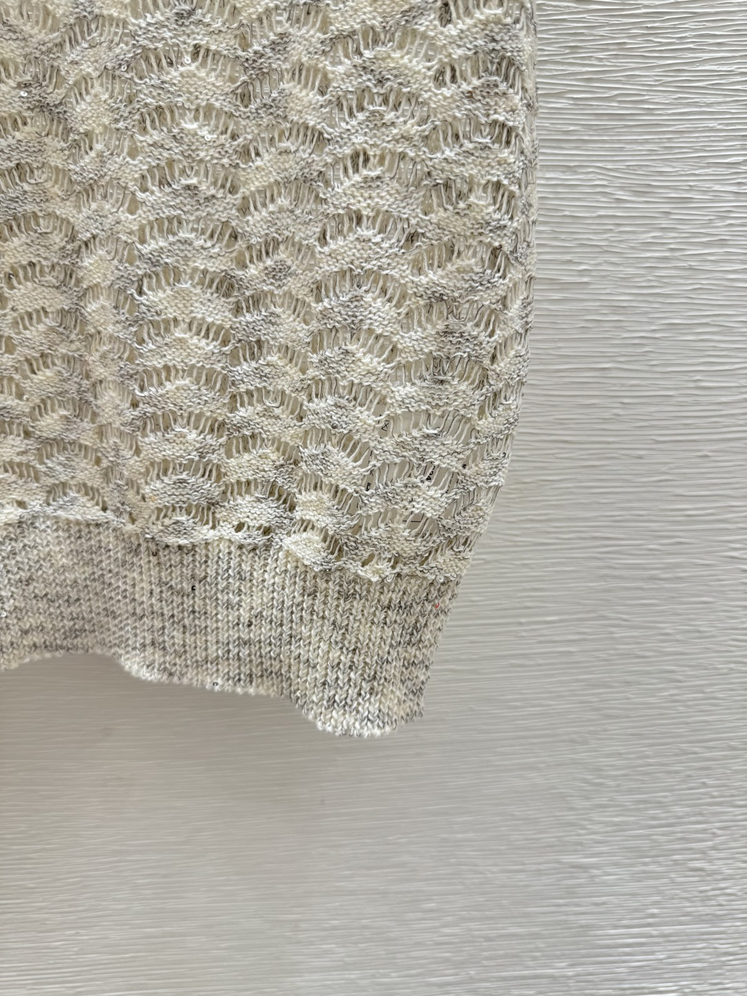 🆕CH家🆕 春夏新款 纯色镂空珠片圆领针织短袖颜色：灰色 粉色 蓝色尺码：36.38.40