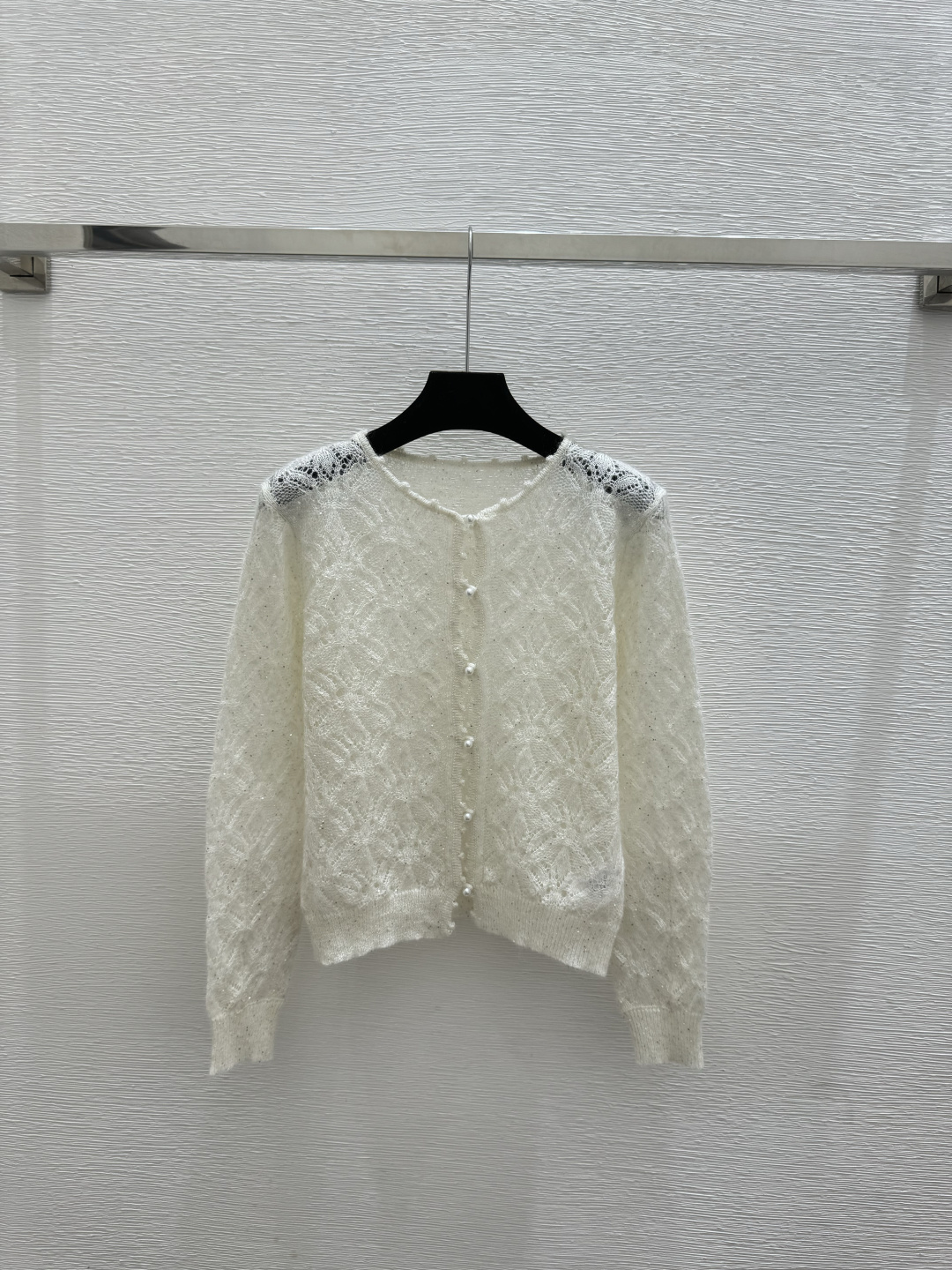 🆕ER家🆕 春夏新款 纯色珠片镂空圆领针织长袖开衫颜色：白色尺码：36.38.40