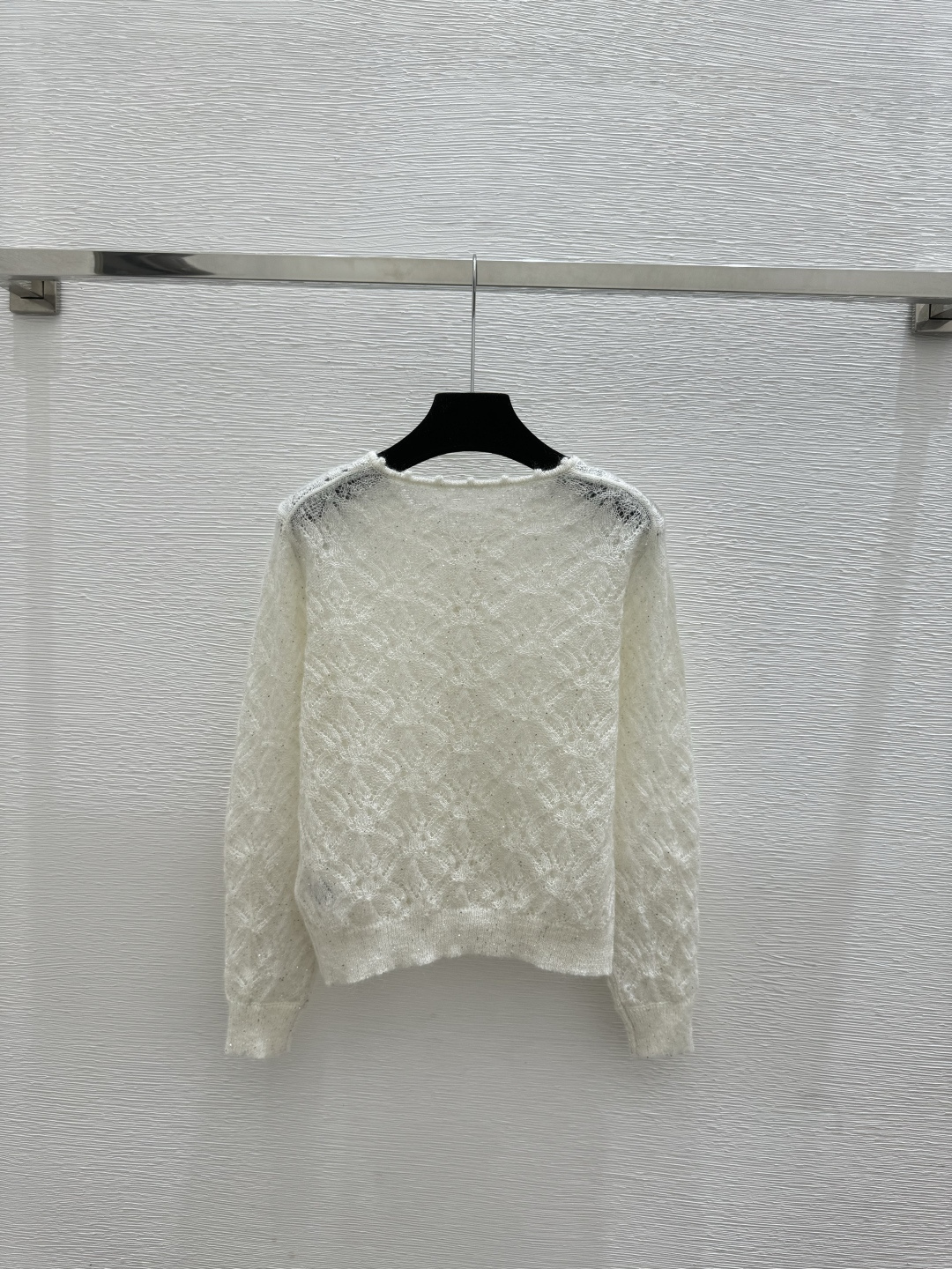 🆕ER家🆕 春夏新款 纯色珠片镂空圆领针织长袖开衫颜色：白色尺码：36.38.40