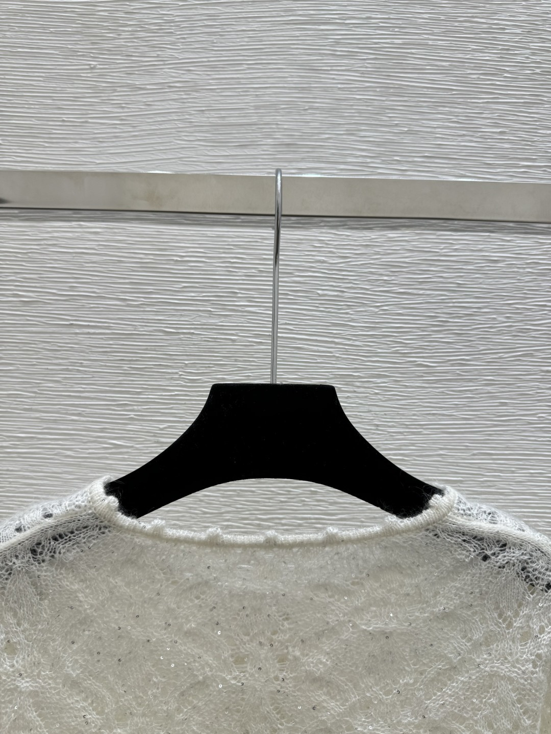 🆕ER家🆕 春夏新款 纯色珠片镂空圆领针织长袖开衫颜色：白色尺码：36.38.40