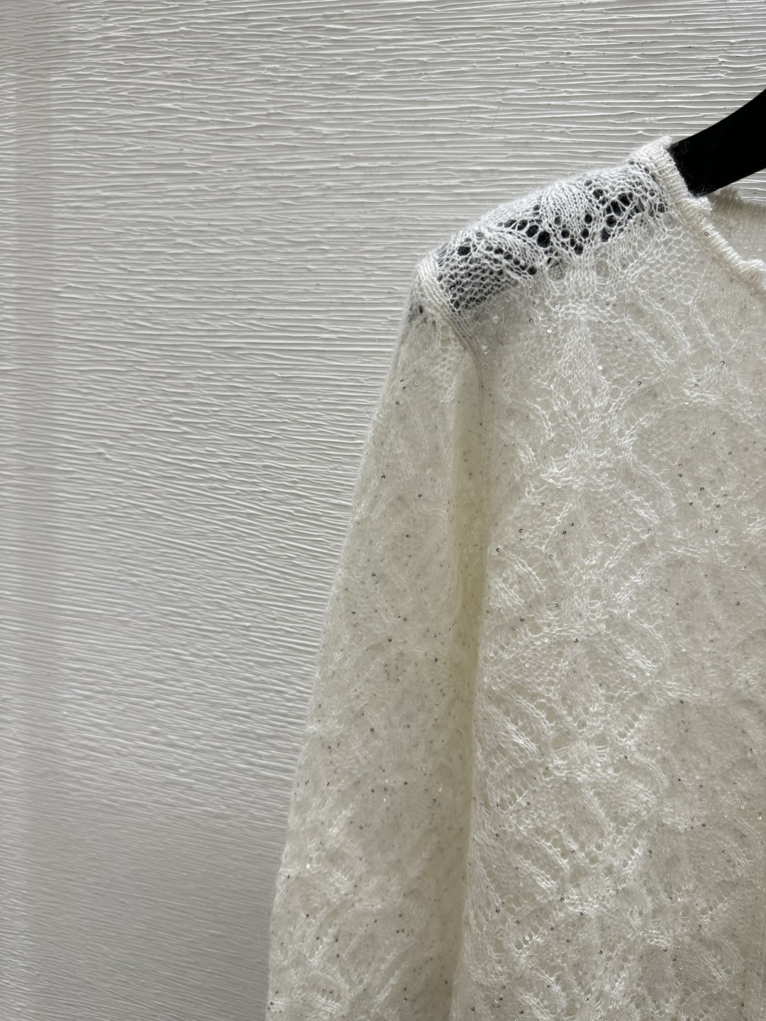 🆕ER家🆕 春夏新款 纯色珠片镂空圆领针织长袖开衫颜色：白色尺码：36.38.40