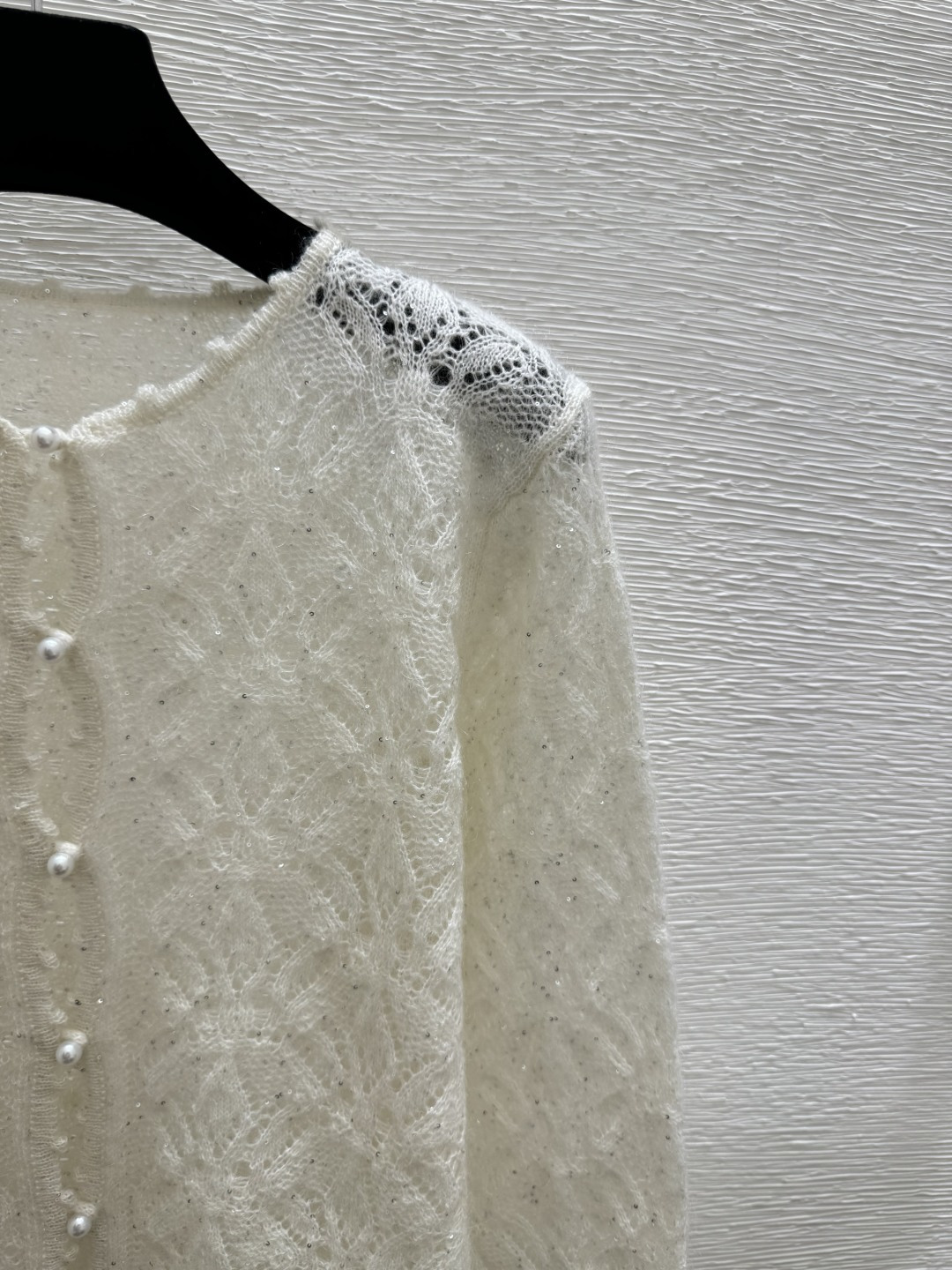 🆕ER家🆕 春夏新款 纯色珠片镂空圆领针织长袖开衫颜色：白色尺码：36.38.40