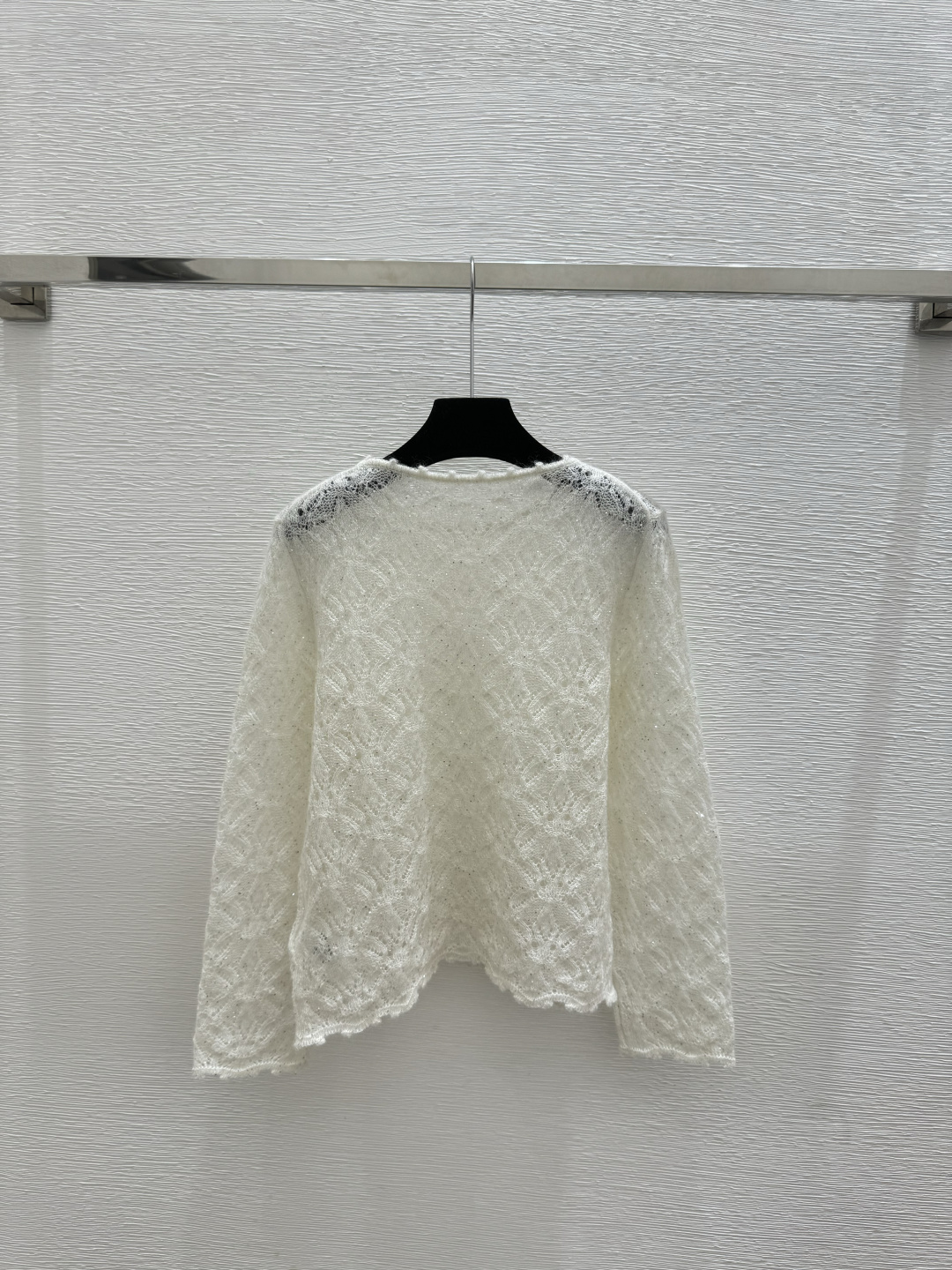 🆕ER家🆕 春夏新款 纯色简约镂空珠片圆领针织长袖颜色：白色尺码：36.38.40