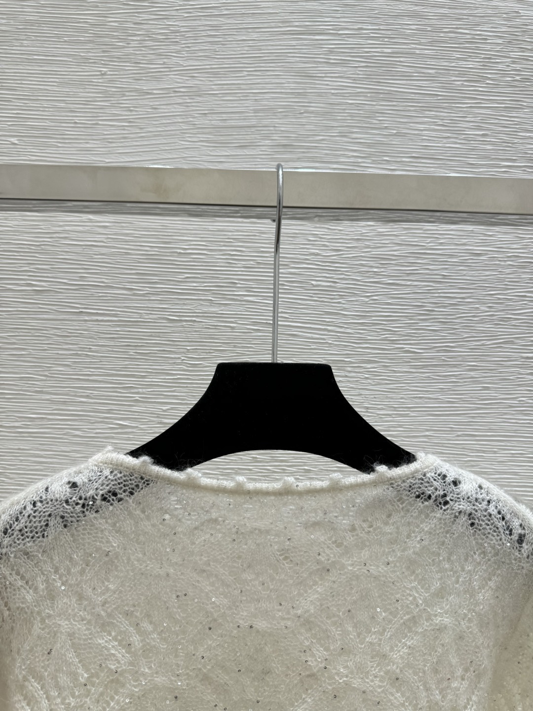 🆕ER家🆕 春夏新款 纯色简约镂空珠片圆领针织长袖颜色：白色尺码：36.38.40