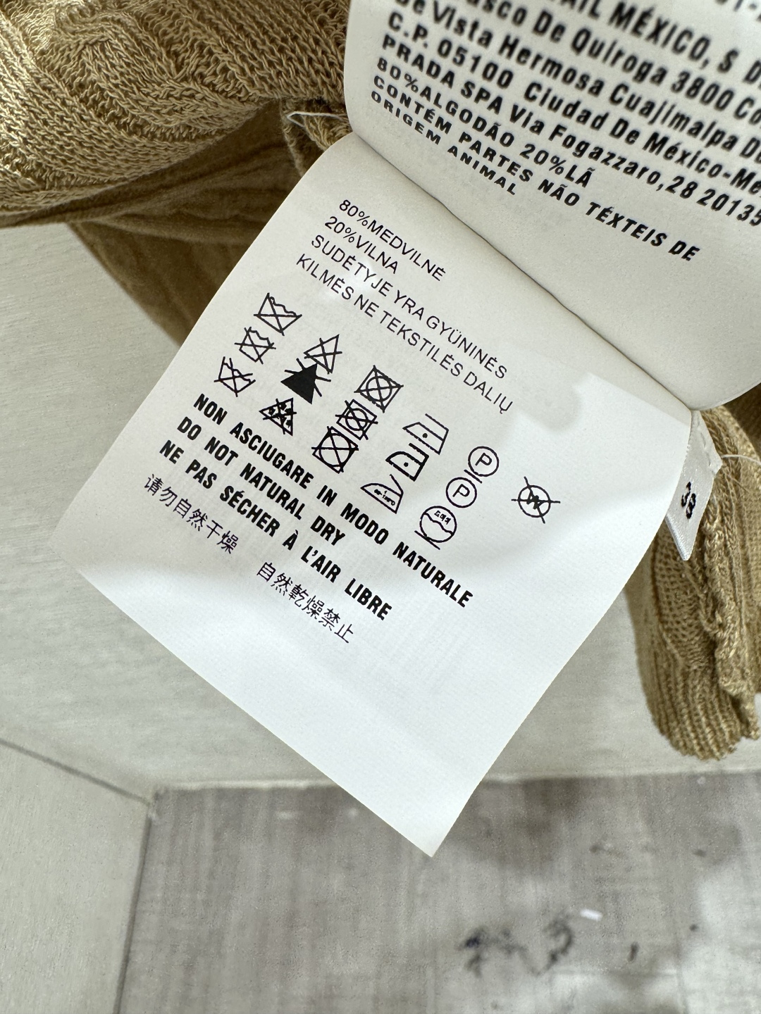 🆕M家🆕 春夏新款 撞色翻领简约针织短袖颜色：卡其 灰色 黑色尺码：36.38.40