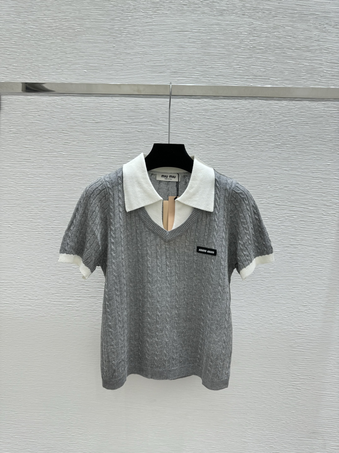 🆕M家🆕 春夏新款 撞色翻领简约针织短袖颜色：卡其 灰色 黑色尺码：36.38.40