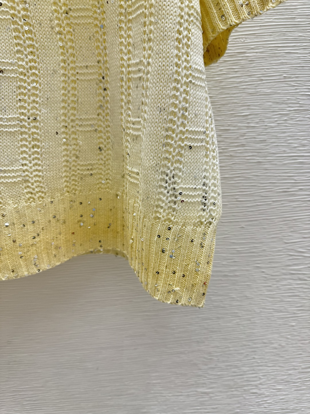 🆕M家🆕 春夏新款 撞色简约镂空珠片圆领针织短袖颜色：黄色 蓝色尺码：36.38.40