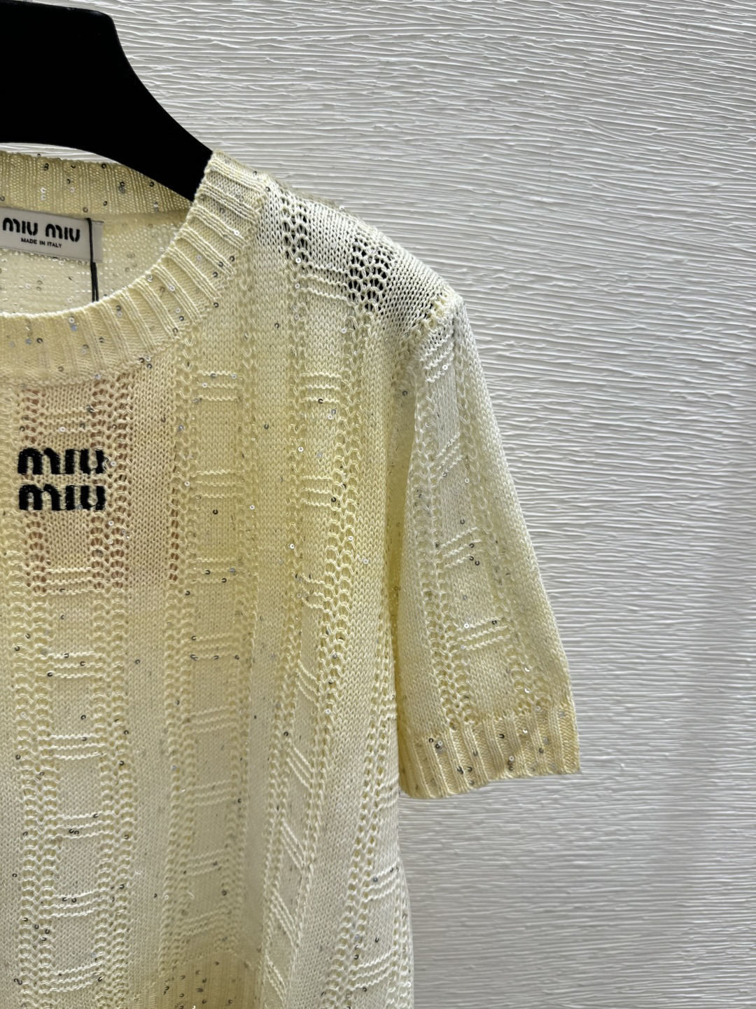 🆕M家🆕 春夏新款 撞色简约镂空珠片圆领针织短袖颜色：黄色 蓝色尺码：36.38.40