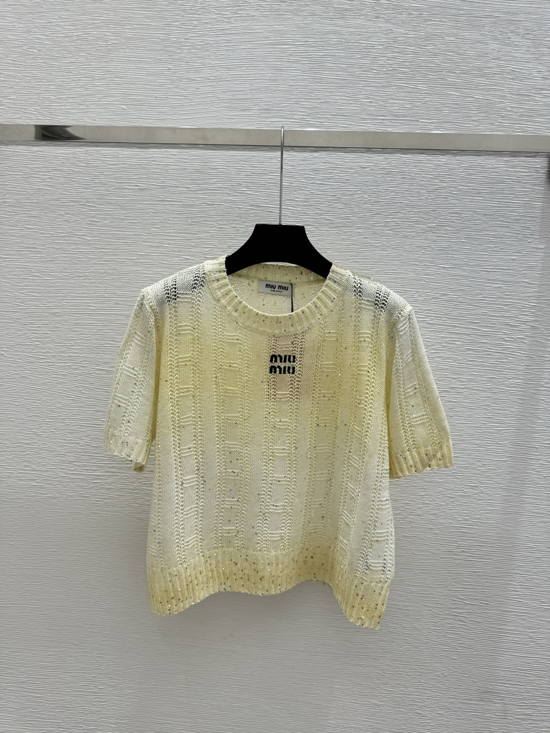 🆕M家🆕 春夏新款 撞色简约镂空珠片圆领针织短袖颜色：黄色 蓝色尺码：36.38.40