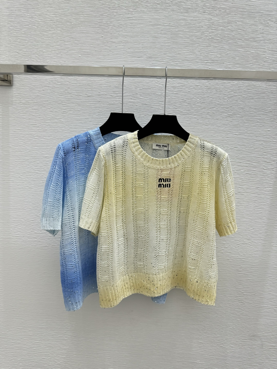 🆕M家🆕 春夏新款 撞色简约镂空珠片圆领针织短袖颜色：黄色 蓝色尺码：36.38.40