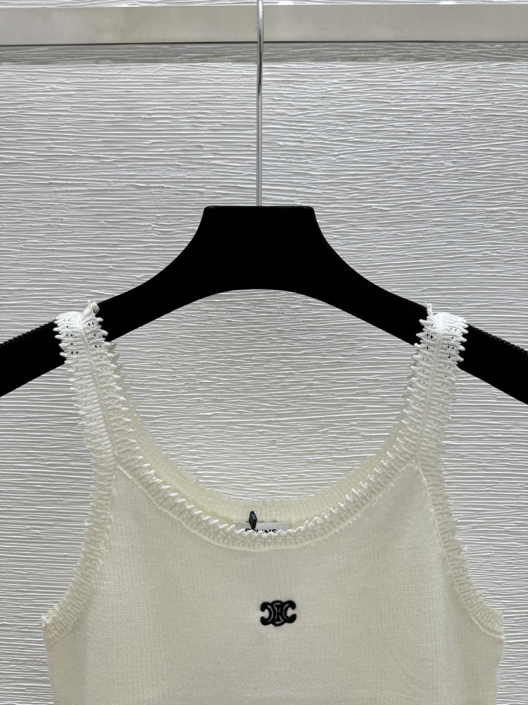 🆕CH家🆕 春夏新款 纯色简约圆领针织背心颜色：杏尺码：36.38.40