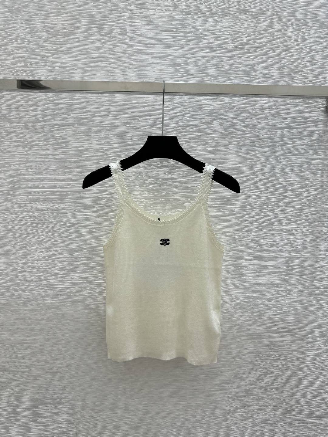 🆕CH家🆕 春夏新款 纯色简约圆领针织背心颜色：杏尺码：36.38.40