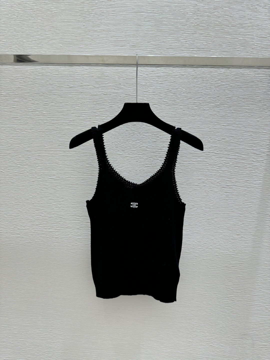 🆕CH家🆕 春夏新款 纯色简约圆领针织背心颜色：杏尺码：36.38.40