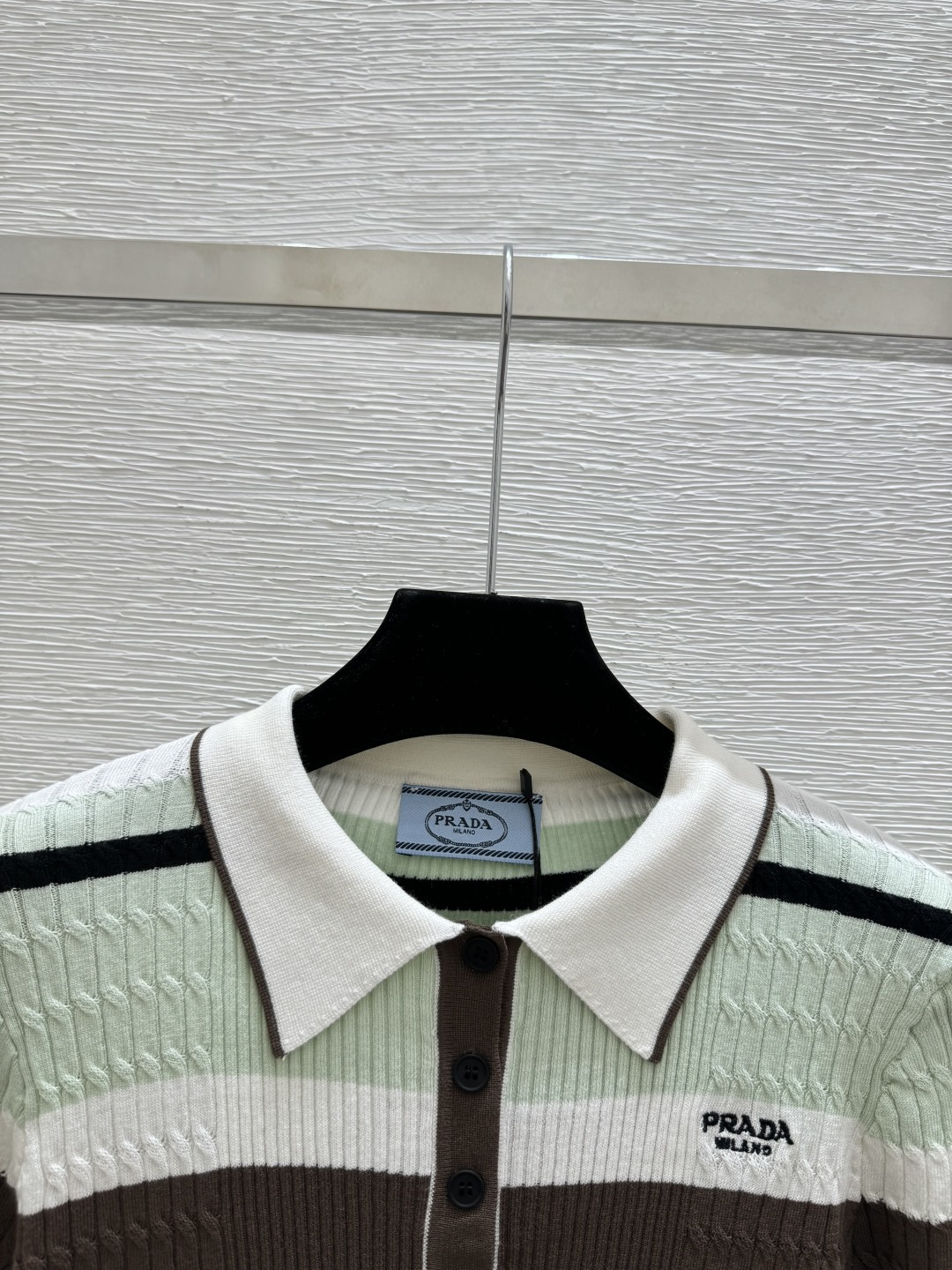 🆕P家🆕 春夏新款 撞色条纹翻领针织短袖颜色：白色 卡其 黑色尺码：36.38.40