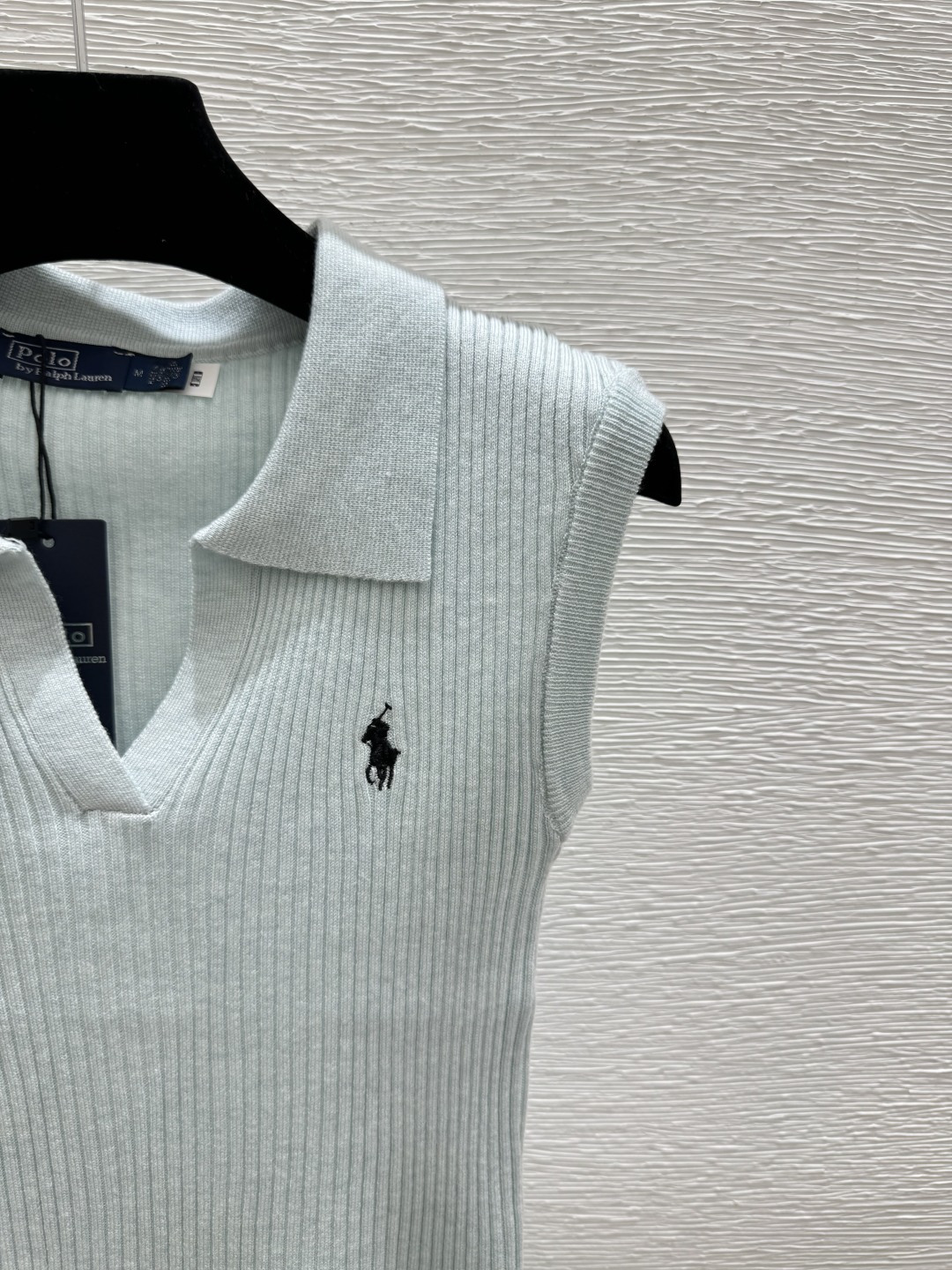 🆕PO家🆕 春夏新款 纯色翻领针织背心颜色：绿色 灰色 黑色尺码：36.38.40