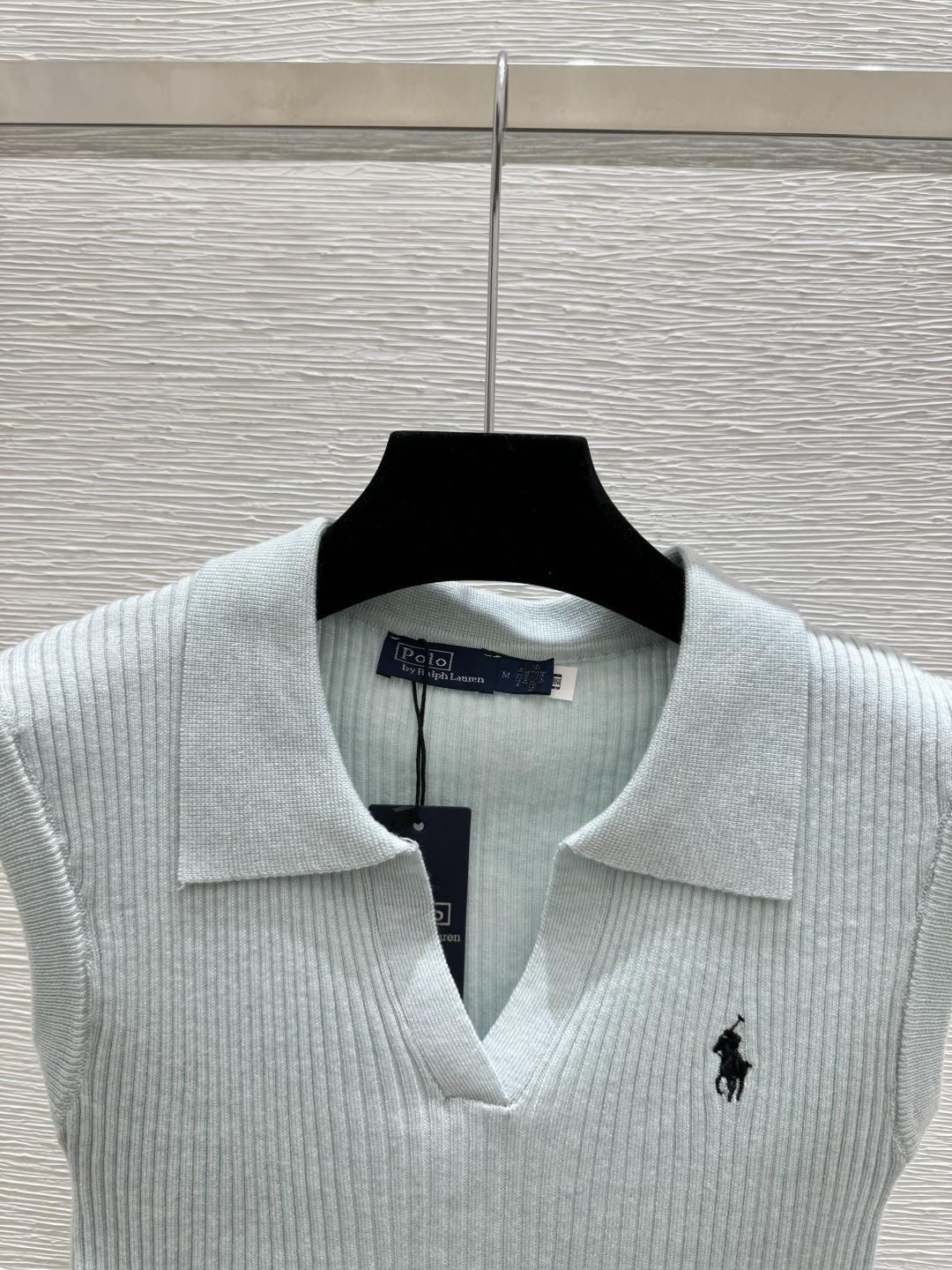 🆕PO家🆕 春夏新款 纯色翻领针织背心颜色：绿色 灰色 黑色尺码：36.38.40