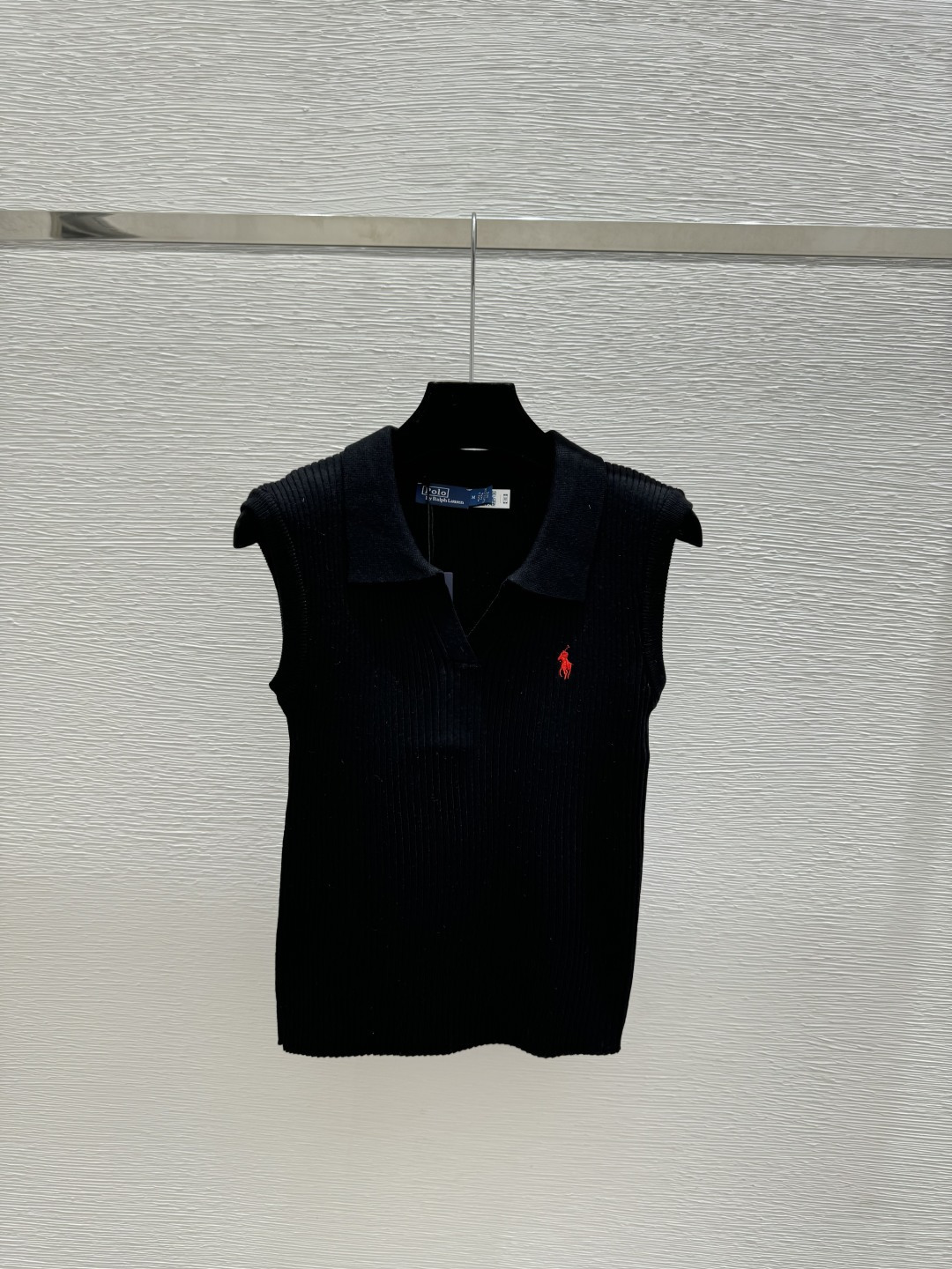 🆕PO家🆕 春夏新款 纯色翻领针织背心颜色：绿色 灰色 黑色尺码：36.38.40