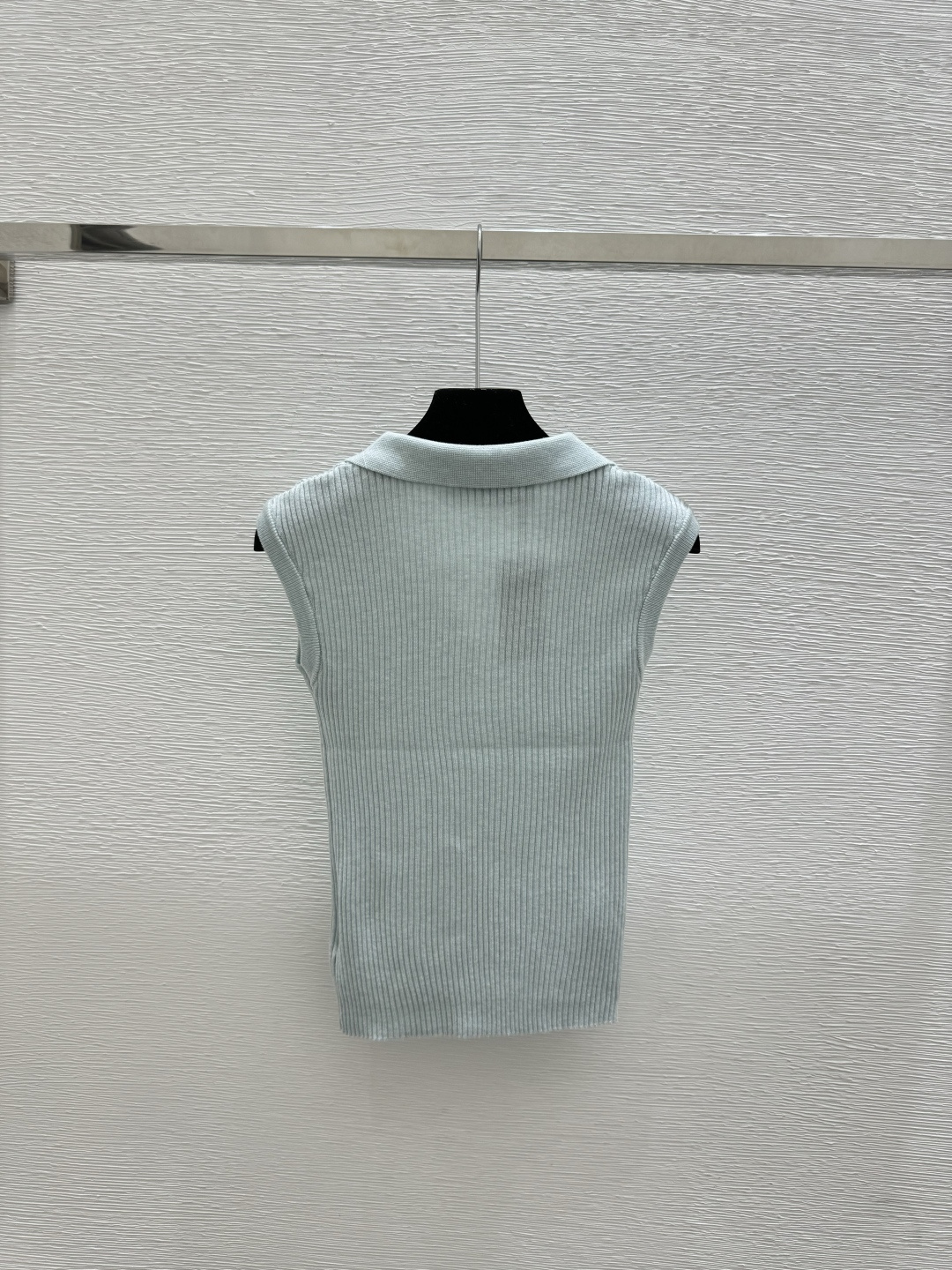 🆕PO家🆕 春夏新款 纯色翻领针织背心颜色：绿色 灰色 黑色尺码：36.38.40