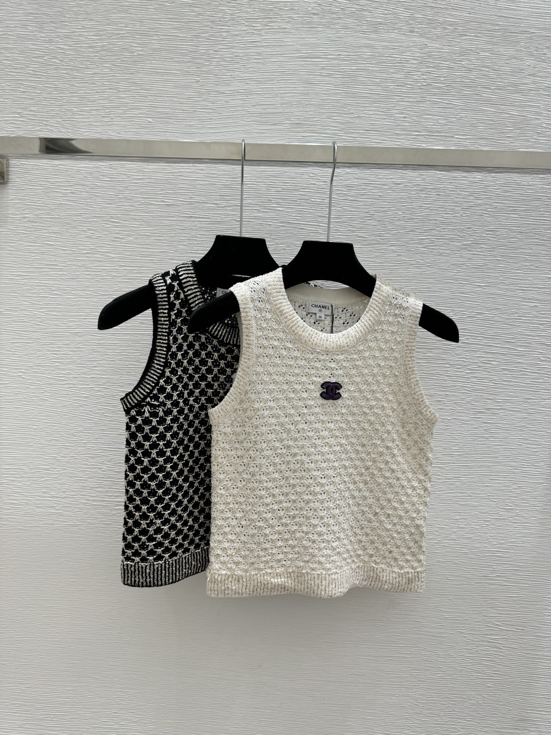 🆕CH家🆕 春夏新款 撞色金银线菱格圆领针织背心颜色：白色 黑色尺码：36.38.40