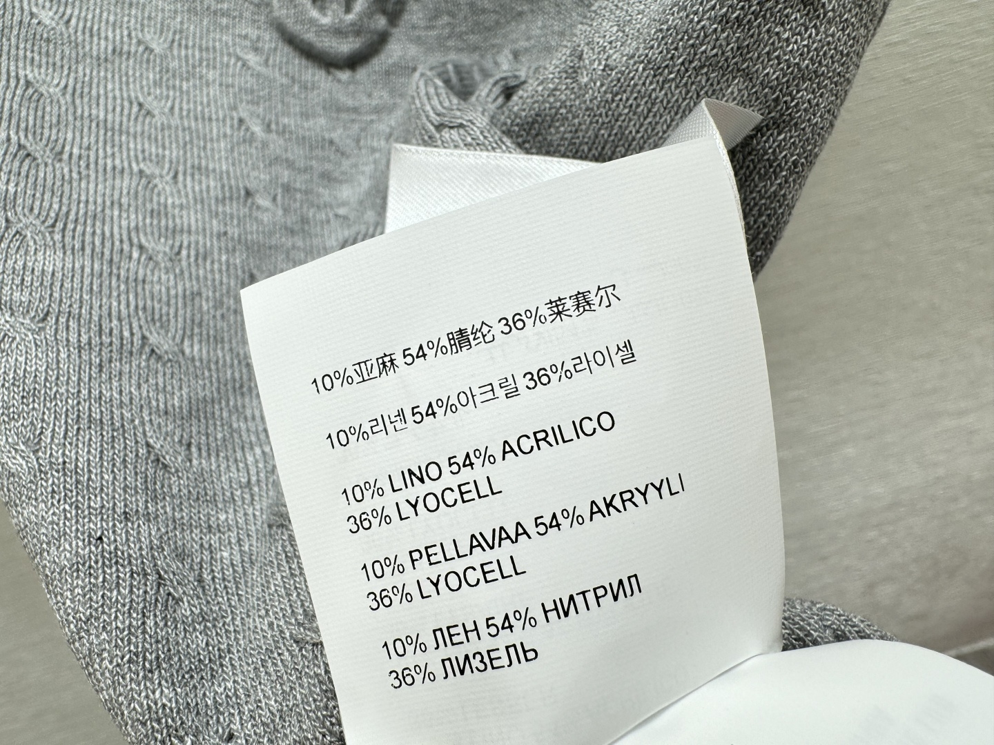 @🆕P家🆕 春夏新款 纯色字母提花圆领针织短袖颜色：灰色尺码：36.38.40