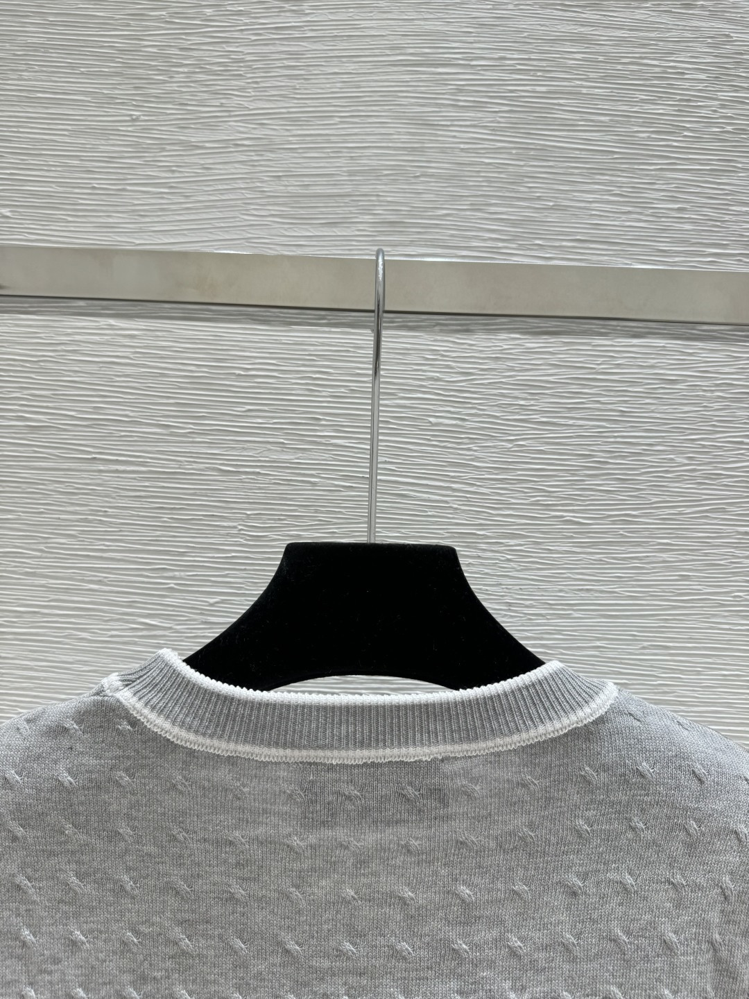 @🆕P家🆕 春夏新款 纯色字母提花圆领针织短袖颜色：灰色尺码：36.38.40