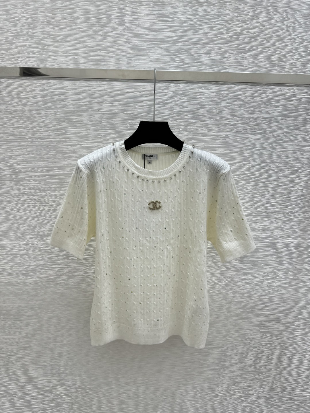 🆕CH家🆕 春夏新款 纯色烫钻重工钉珠圆领针织短袖颜色：白色 粉色 黑色尺码：36.38.40