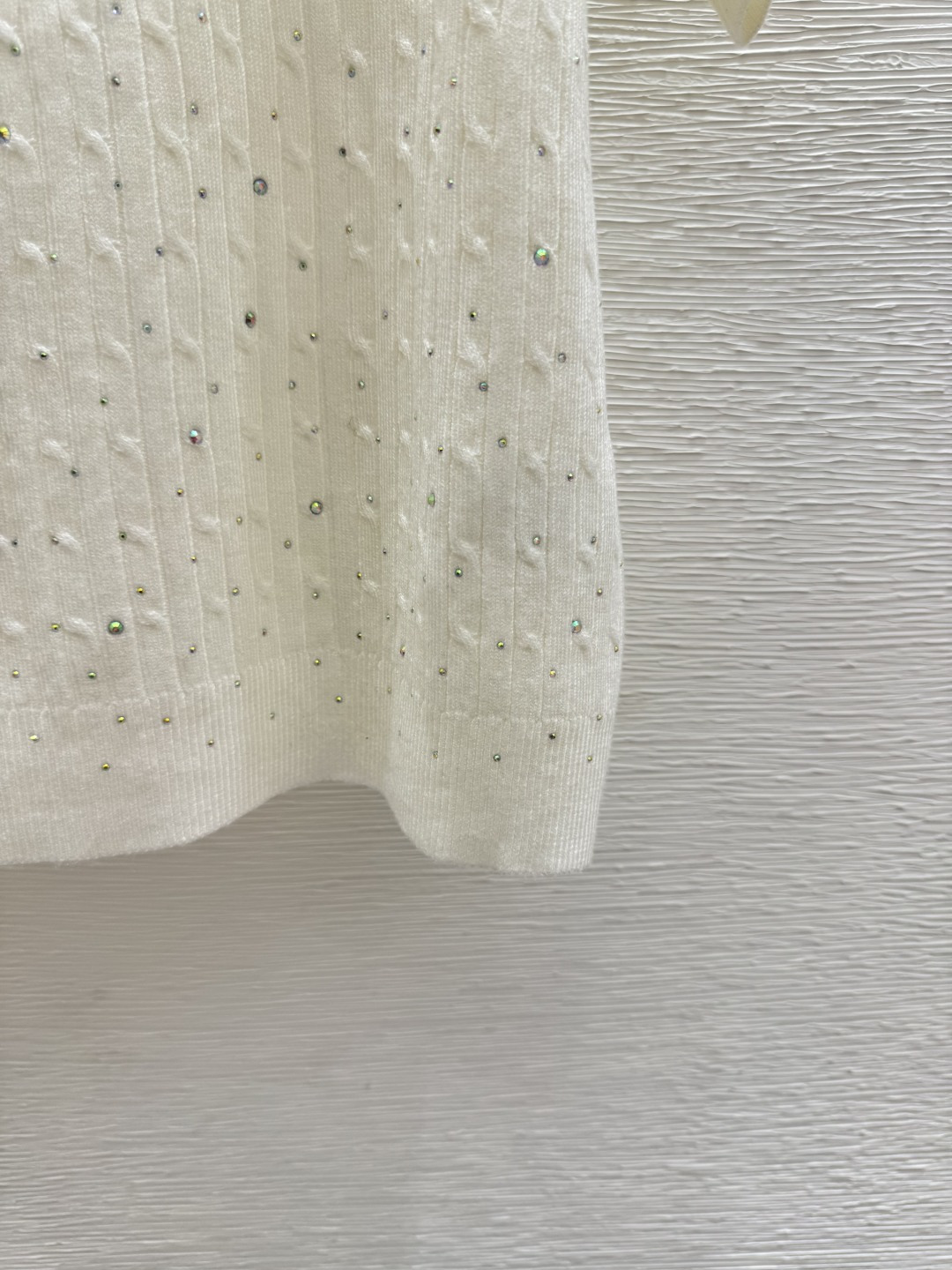 🆕CH家🆕 春夏新款 纯色烫钻重工钉珠圆领针织短袖颜色：白色 粉色 黑色尺码：36.38.40