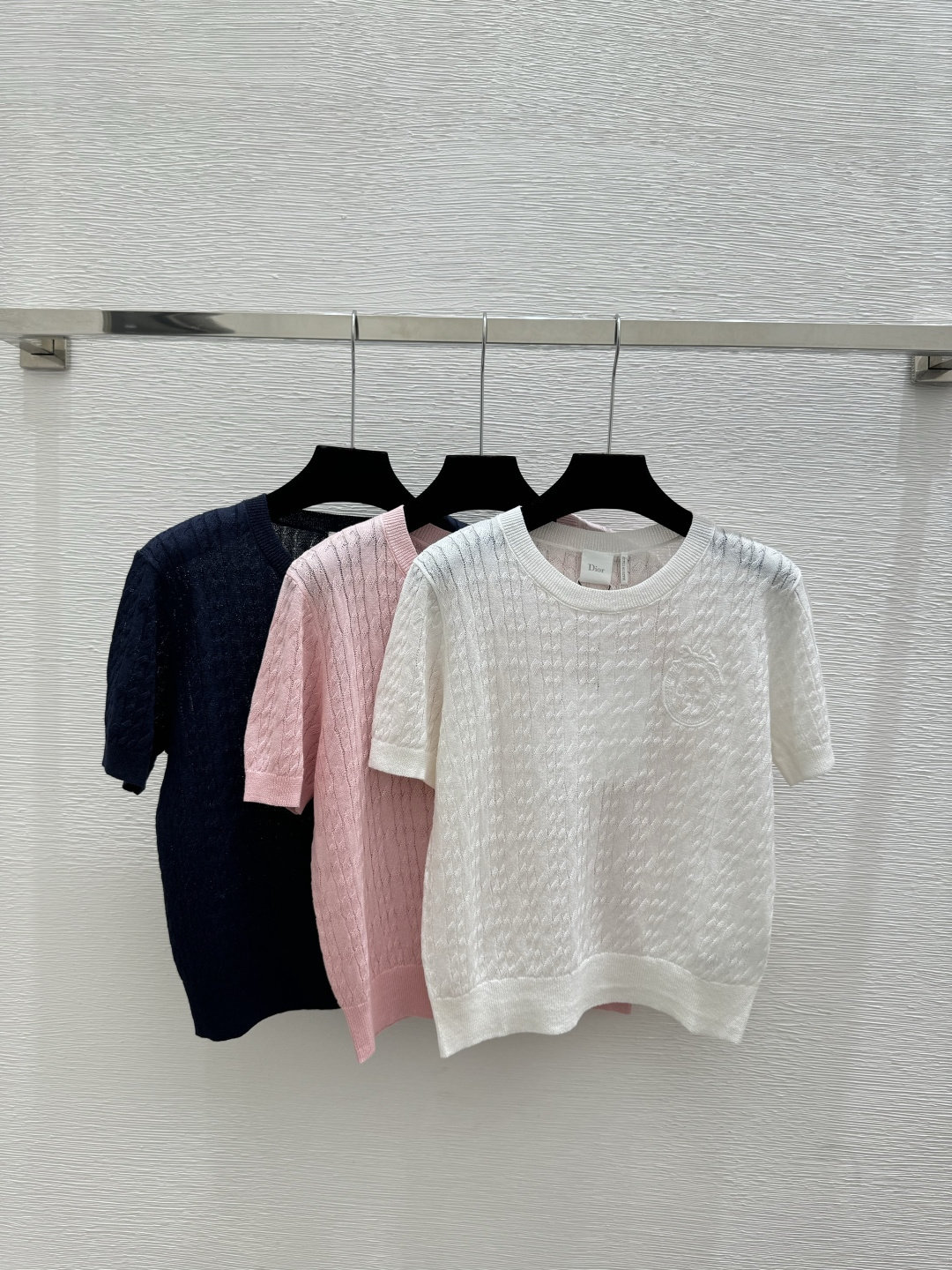 🆕D家🆕 春夏新款 纯色简约圆领针织短袖颜色：白色 粉色 宝蓝尺码：36.38.40