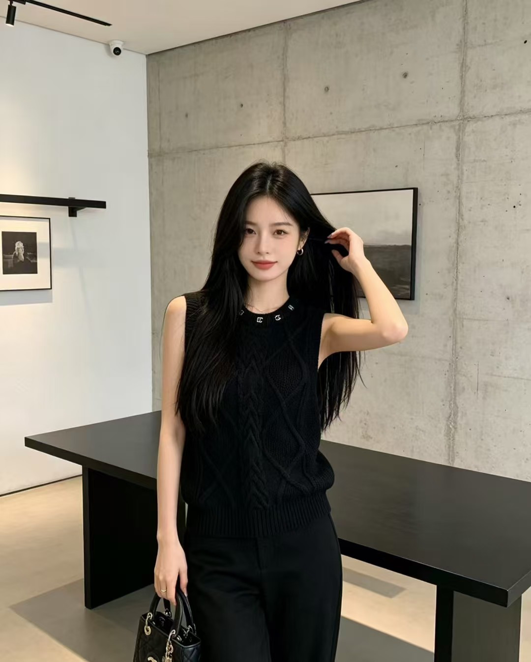 🆕CH家🆕 春夏新款 纯色简约圆领针织背心颜色：白色 黑色尺码：36.38.40