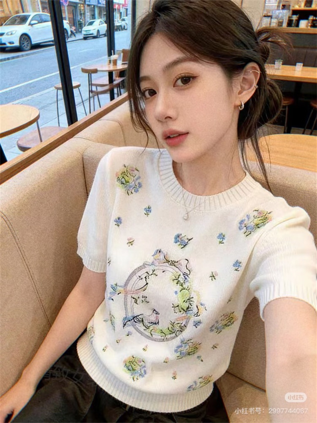 🆕D家🆕 春夏新款 撞色花卉圆领针织短袖颜色：白色 尺码：36.38.40