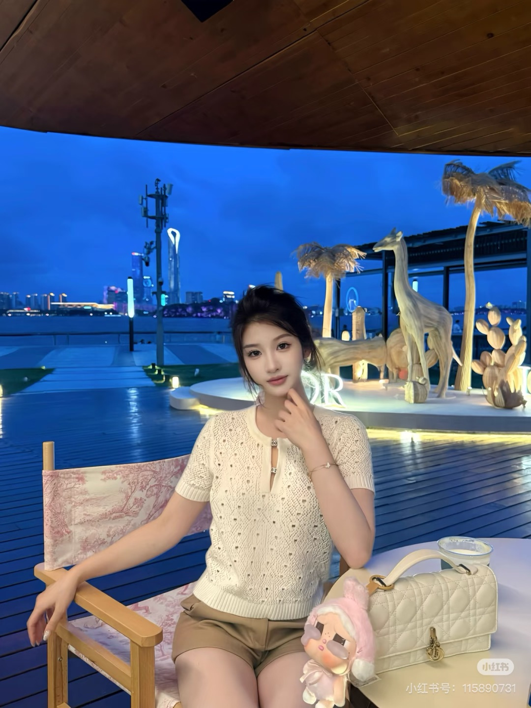 🆕CH家🆕 春夏新款 纯色镂空翻领针织短袖颜色：白色 黑色尺码：36.38.40