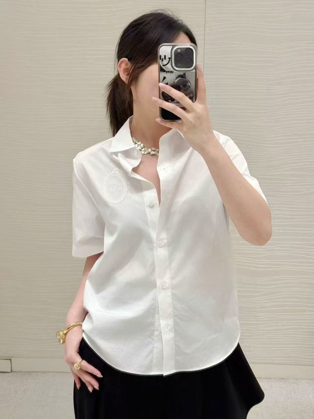 🆕D家🆕 春夏新款 纯色翻领简约短袖开衫颜色：白色 尺码：36.38.40