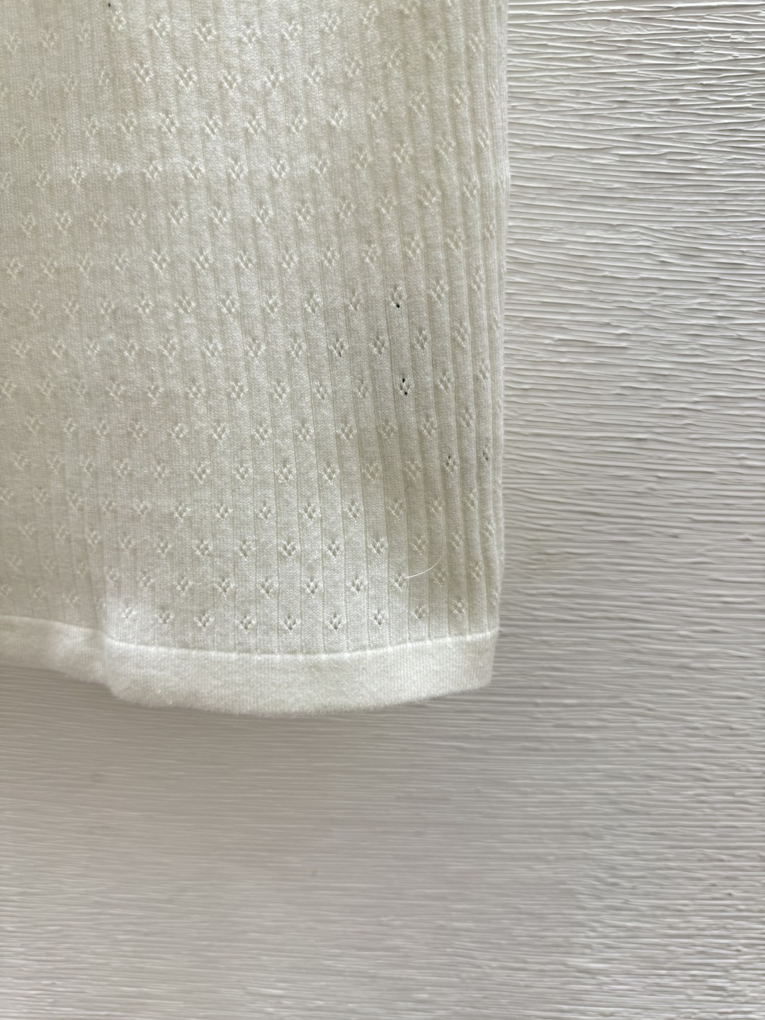 🆕M家🆕 春夏新款 纯色简约花边V领针织背心颜色：白色 咖啡尺码：36.38.40