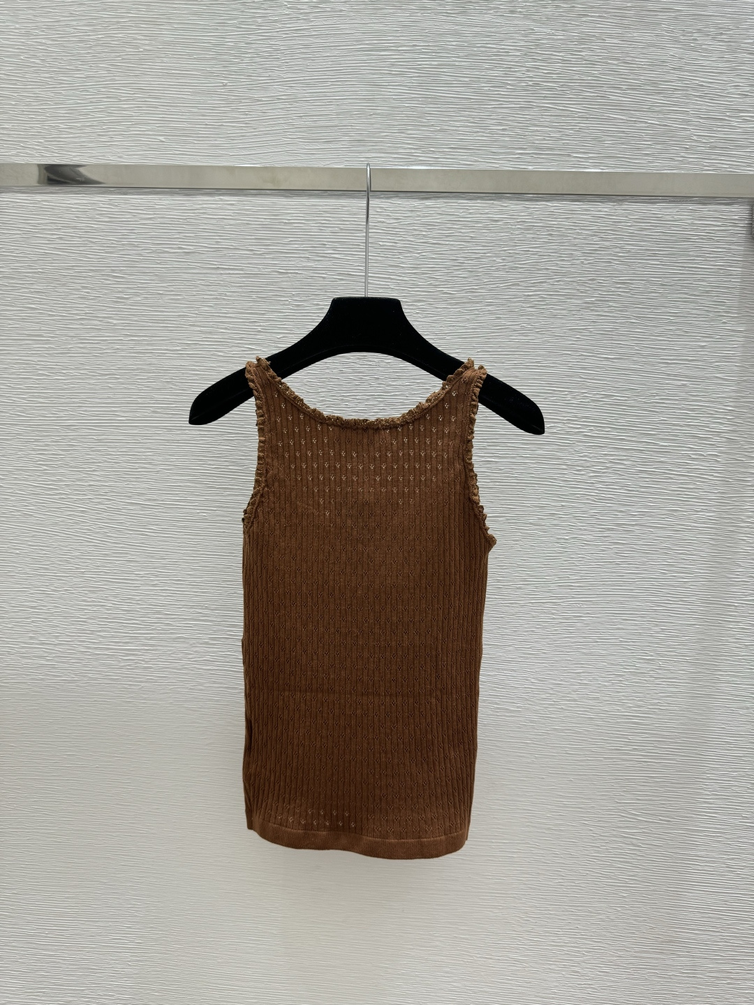 🆕M家🆕 春夏新款 纯色简约花边V领针织背心颜色：白色 咖啡尺码：36.38.40