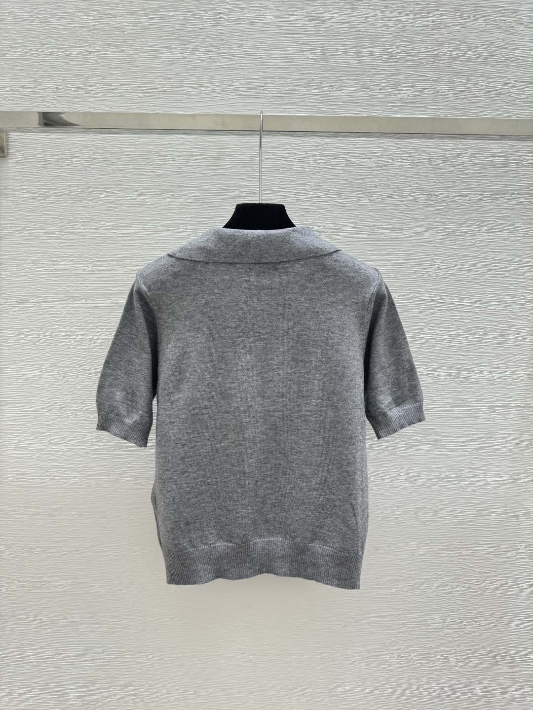 🆕M家🆕 春夏新款 纯色翻领针织短袖颜色：白色 灰色尺码：36.38.40
