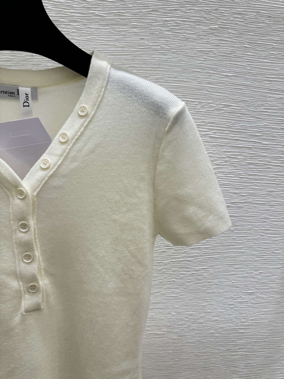 🆕D家🆕 春夏新款 纯色V领针织短袖颜色：白色 黄色 蓝色尺码：36.38.40