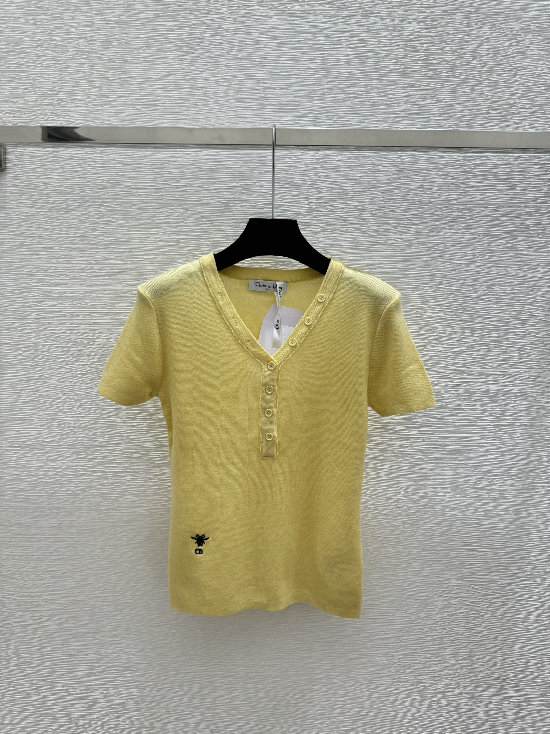 🆕D家🆕 春夏新款 纯色V领针织短袖颜色：白色 黄色 蓝色尺码：36.38.40