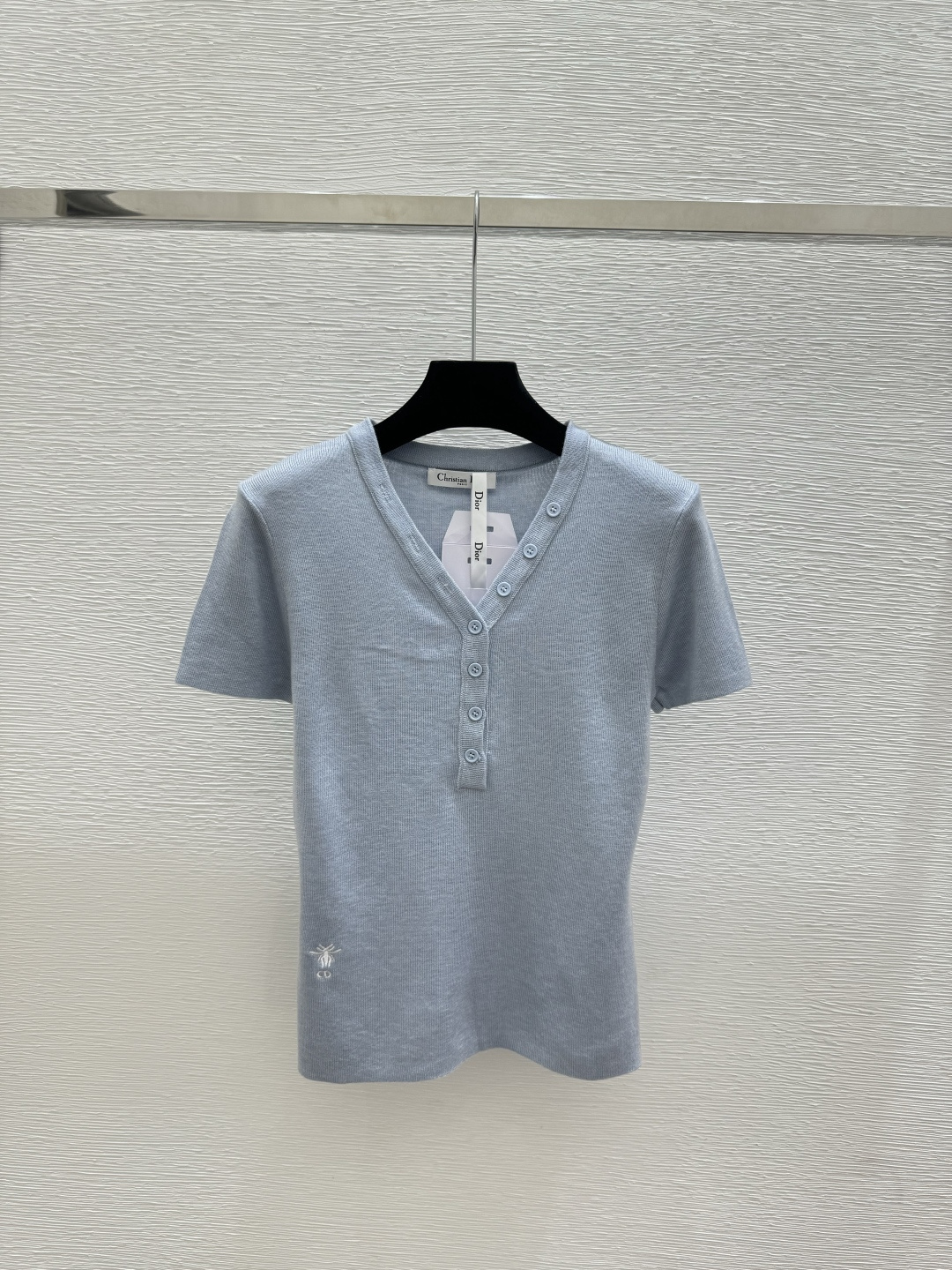 🆕D家🆕 春夏新款 纯色V领针织短袖颜色：白色 黄色 蓝色尺码：36.38.40