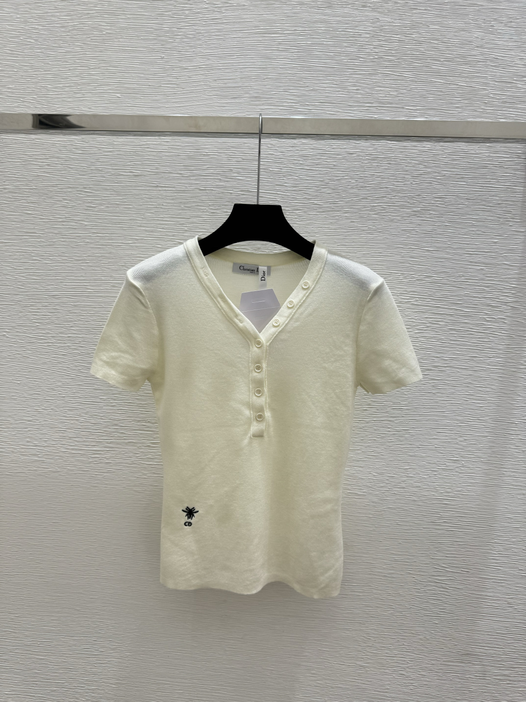 🆕D家🆕 春夏新款 纯色V领针织短袖颜色：白色 黄色 蓝色尺码：36.38.40