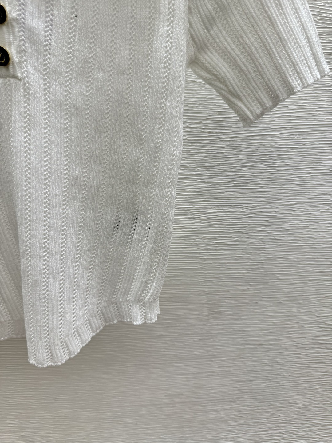 🆕D家🆕 春夏新款 纯色简约V领针织短袖开衫颜色：白色 尺码：36.38.40