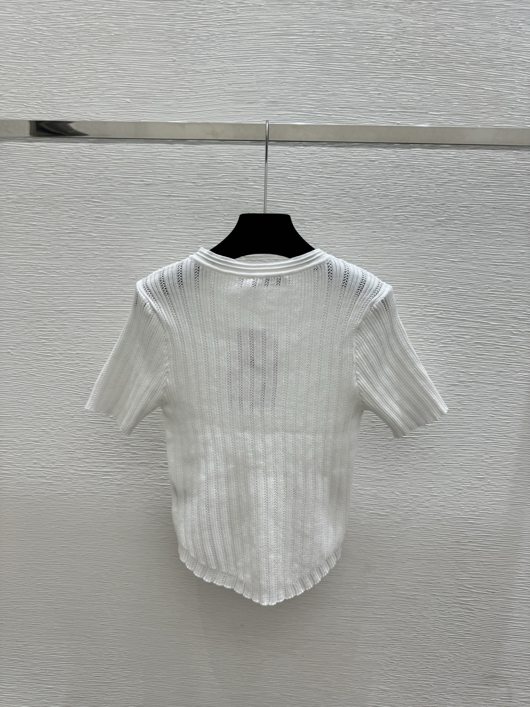 🆕D家🆕 春夏新款 纯色简约V领针织短袖开衫颜色：白色 尺码：36.38.40