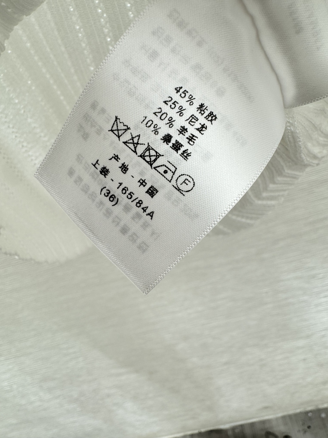 🆕D家🆕 春夏新款 纯色简约V领针织短袖开衫颜色：白色 尺码：36.38.40