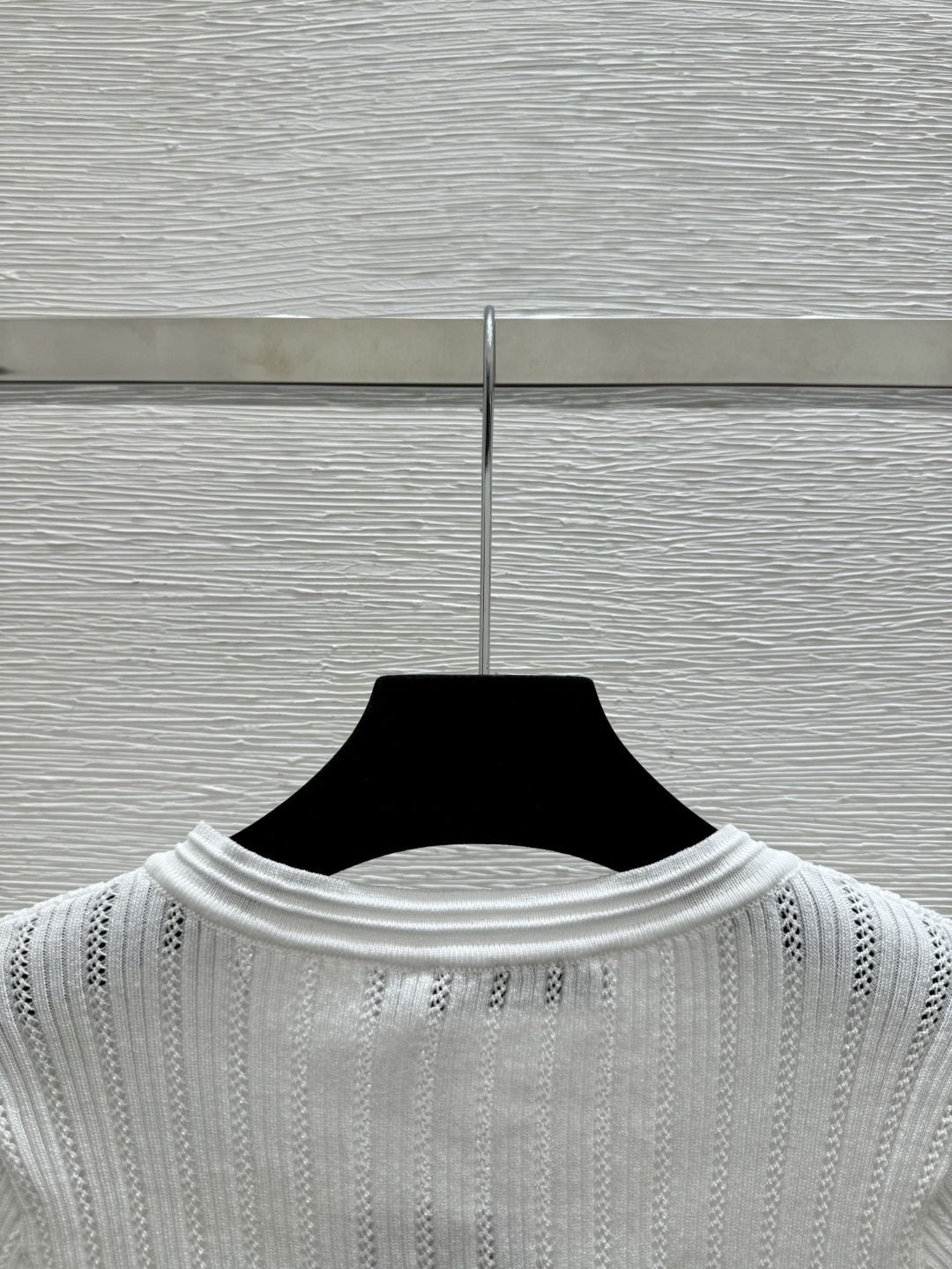 🆕D家🆕 春夏新款 纯色简约V领针织短袖开衫颜色：白色 尺码：36.38.40