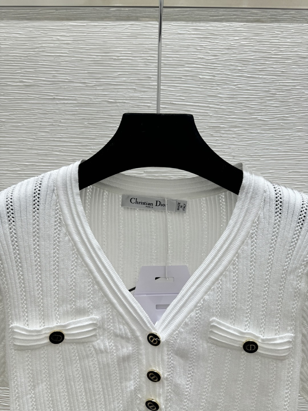 🆕D家🆕 春夏新款 纯色简约V领针织短袖开衫颜色：白色 尺码：36.38.40